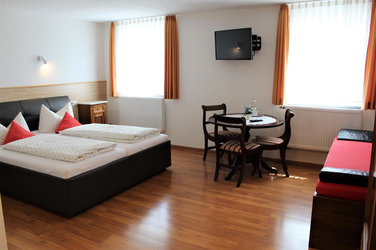 Gaestehaus Pfefferle Hotel Garni Und Ferienwohnungen Зигмаринген Экстерьер фото